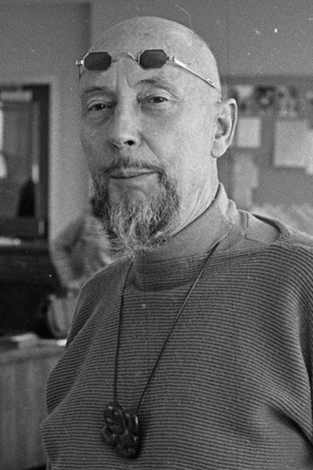 Len Lye → Len Lai backdrop