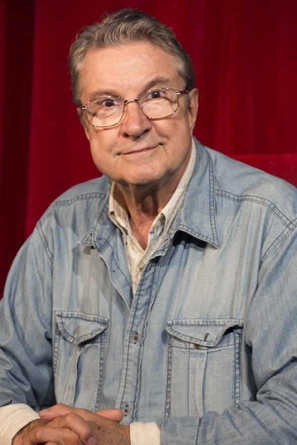 Viorel Comănici backdrop