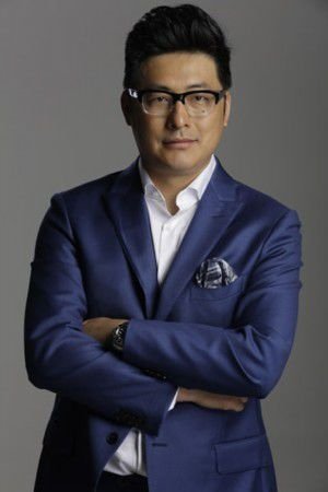 Wang Yuelun backdrop