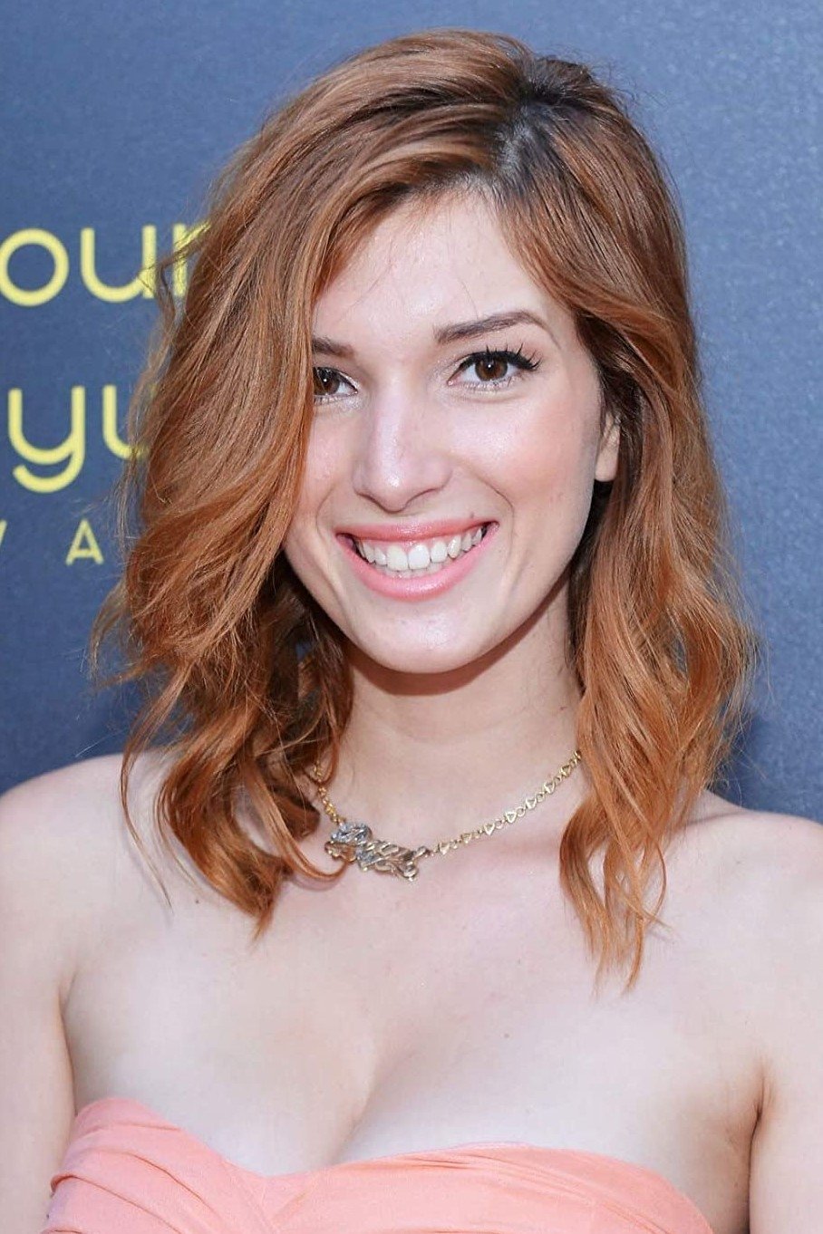 Dani Thorne backdrop