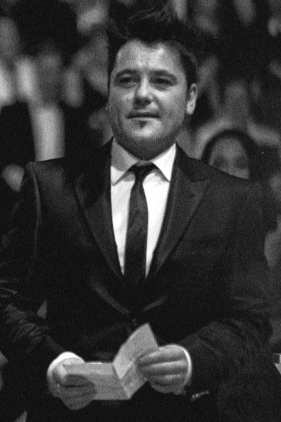 Raúl de la Fuente backdrop