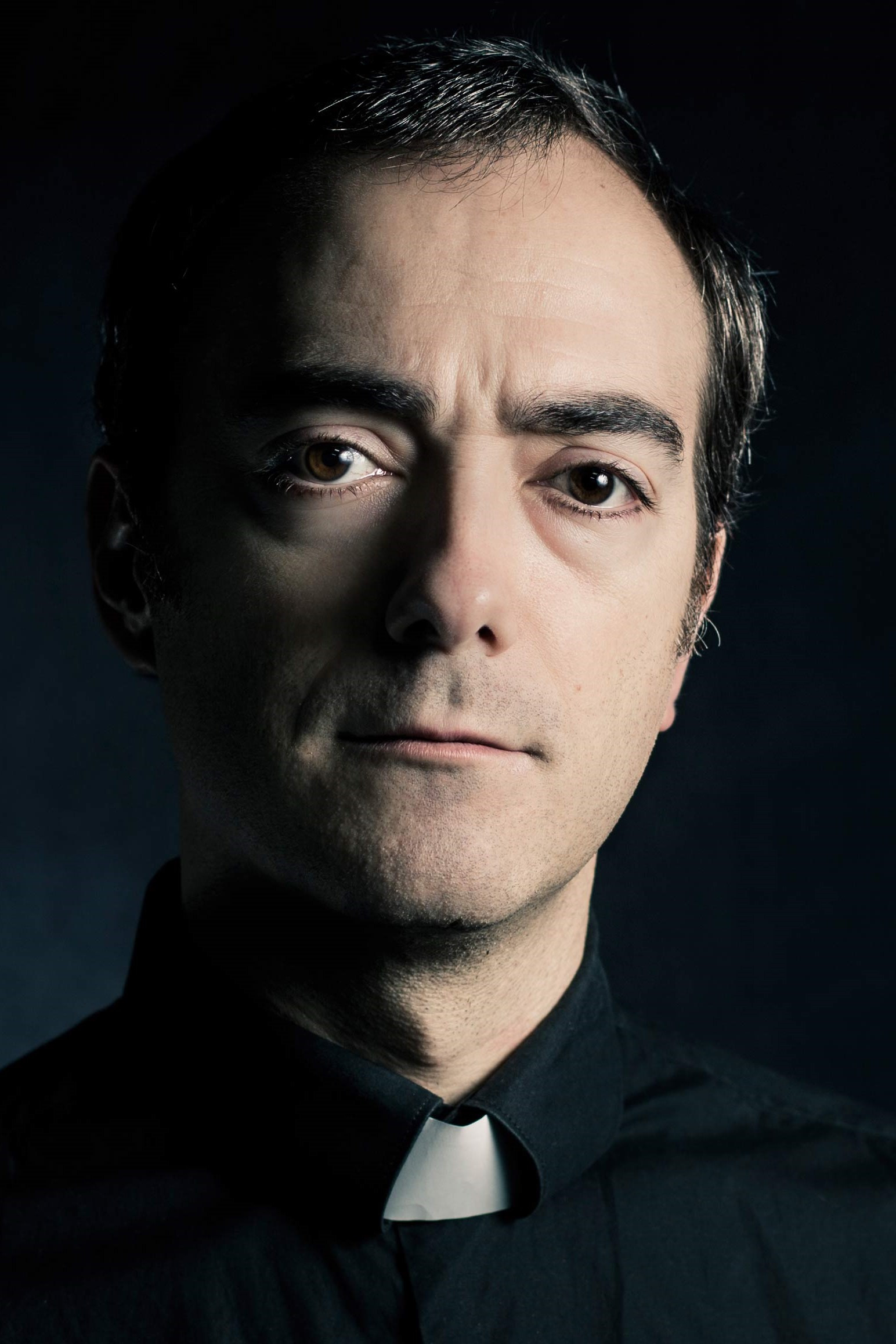 Iván Villanueva backdrop