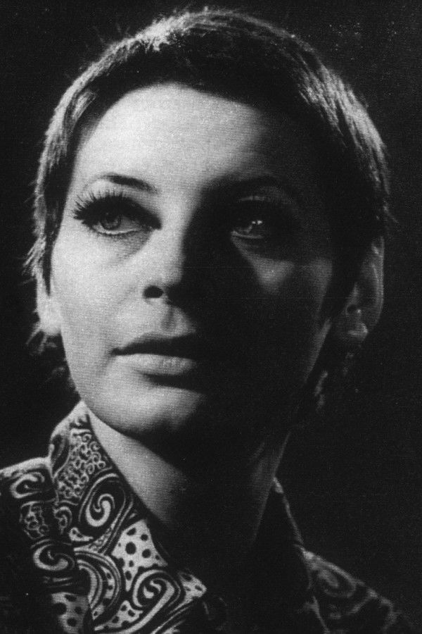 Mária Ronyecz backdrop