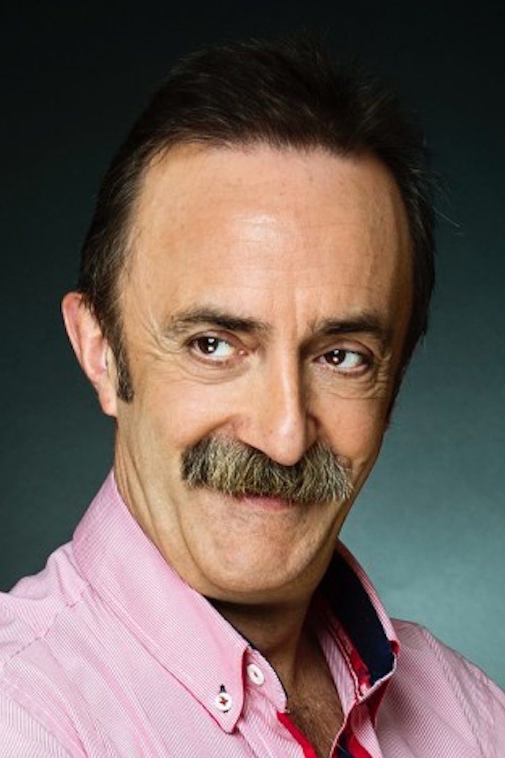 Santi Rodríguez backdrop