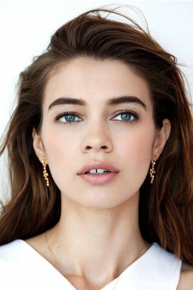 Iulia Cârstea backdrop