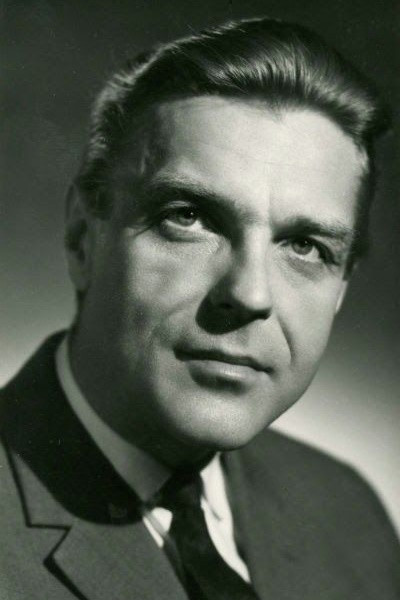 Nándor Tomanek backdrop