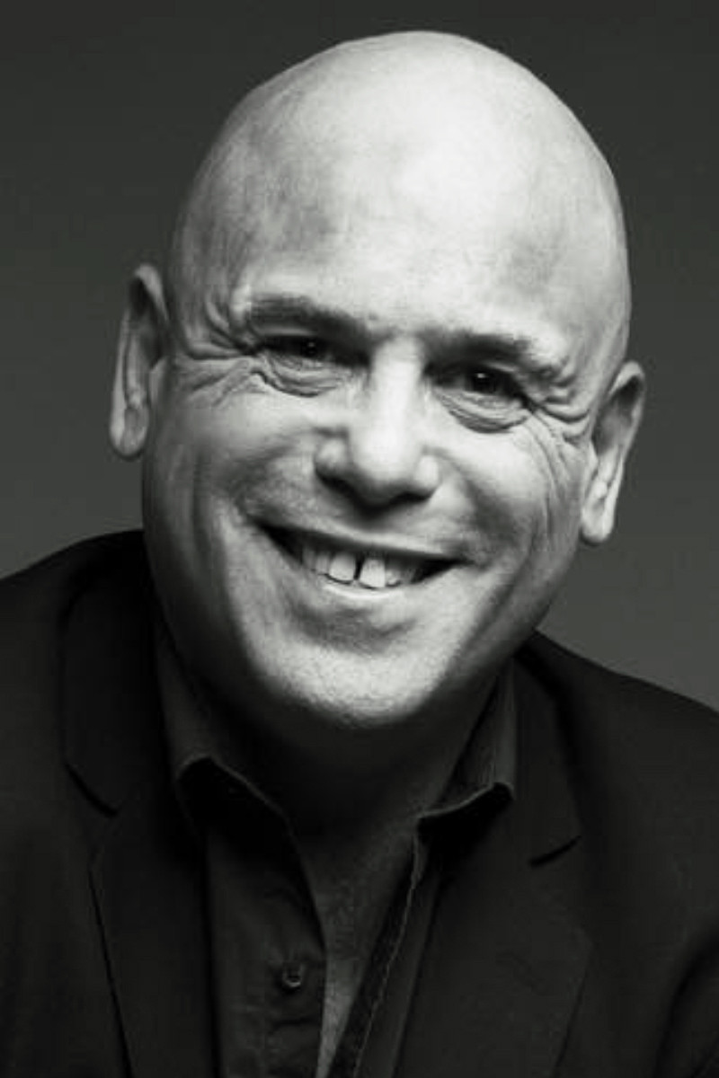 Bicho Gómez backdrop