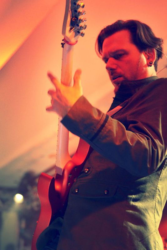 Niko Tsonev backdrop