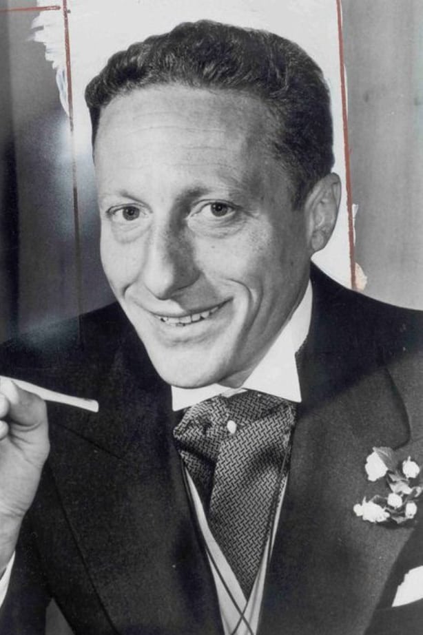 Renzo Cesana backdrop