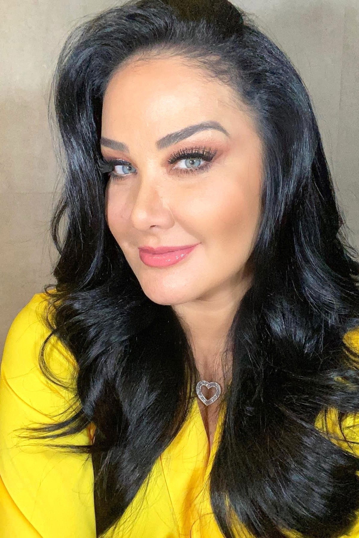 Helen Ganzarolli backdrop