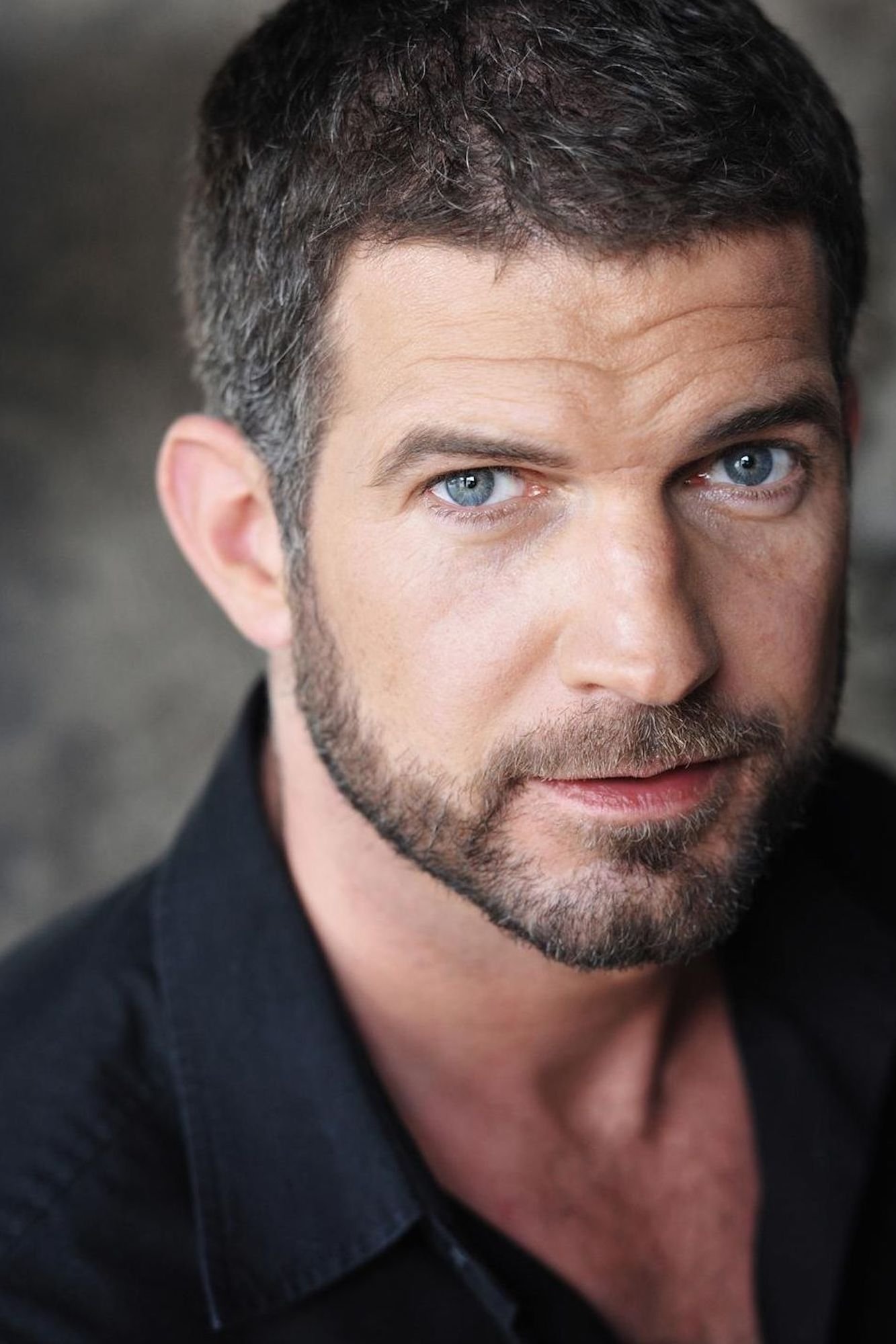 Simon Böer backdrop