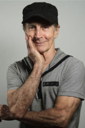 Adrián García backdrop