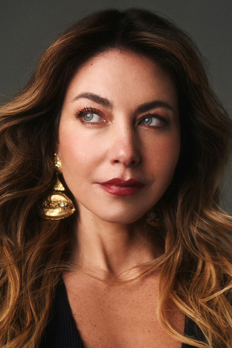 Mónica Godoy backdrop