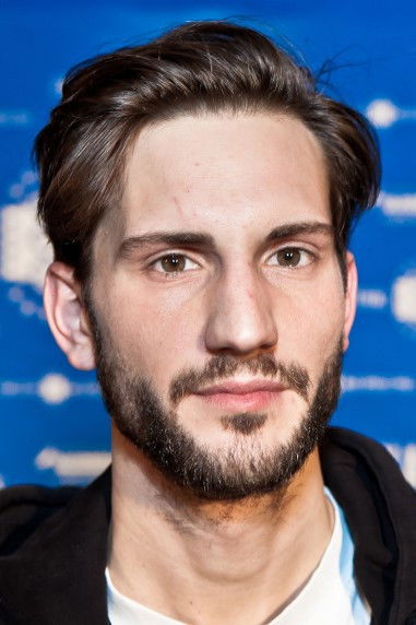 Felix Stienz backdrop