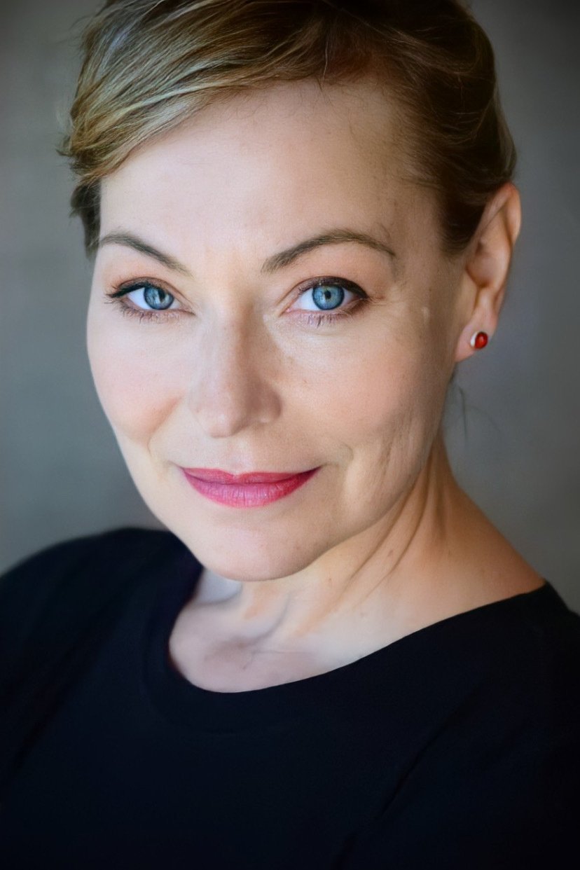 Jennifer Steyn backdrop