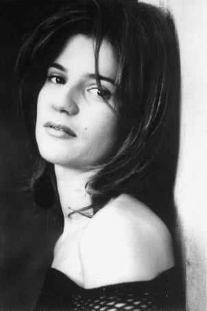 Elodi Treçkani backdrop