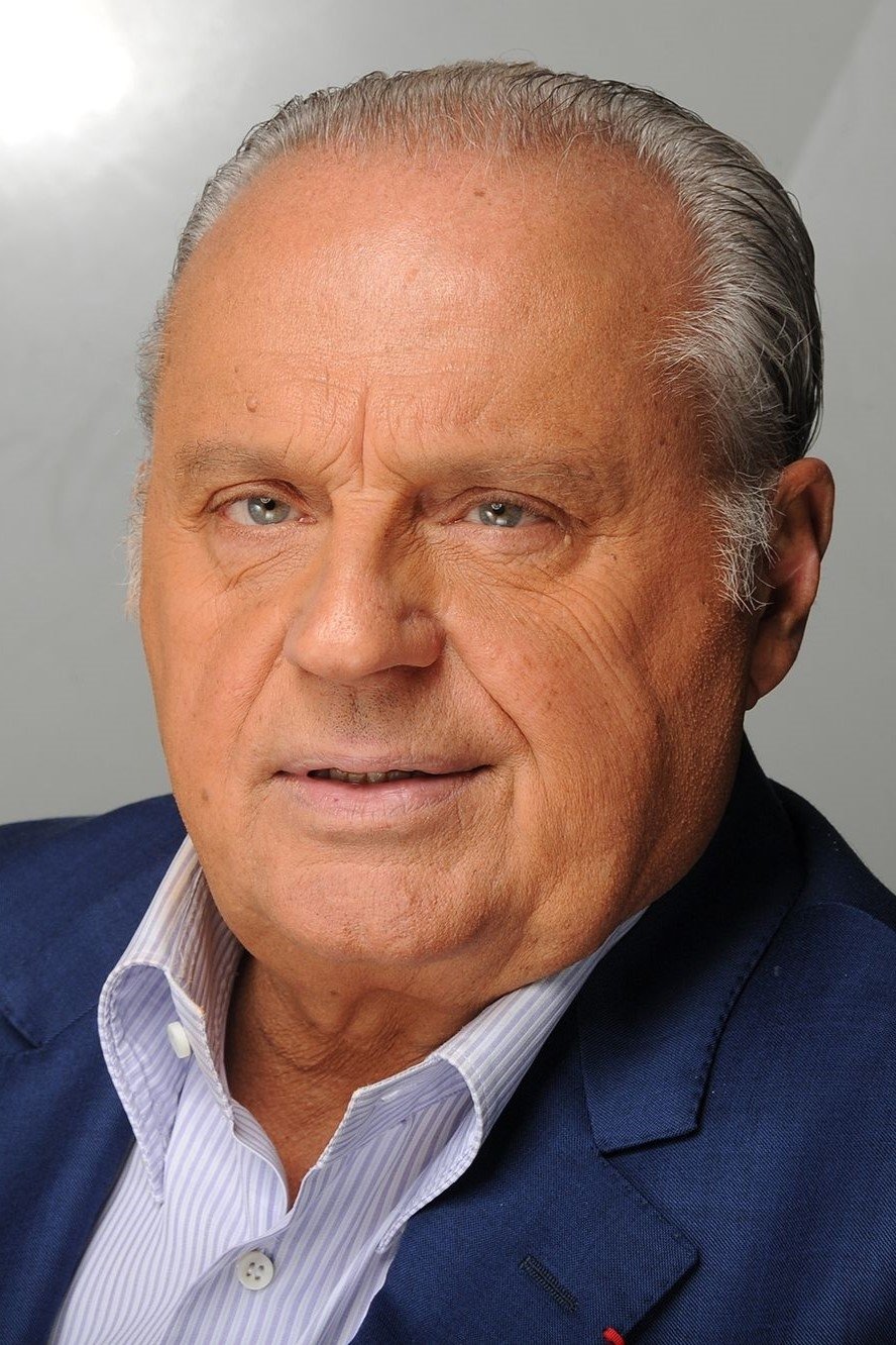 Gérard Louvin backdrop