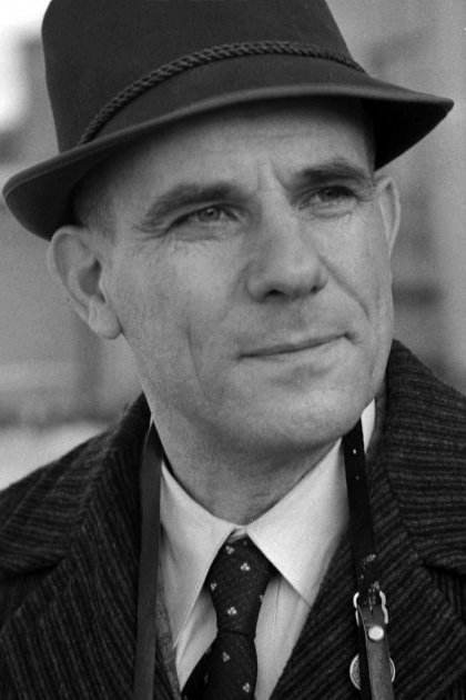 Zygmunt Maciejewski backdrop