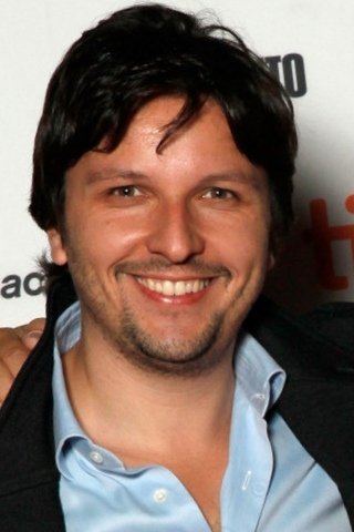 Wassim Béji backdrop