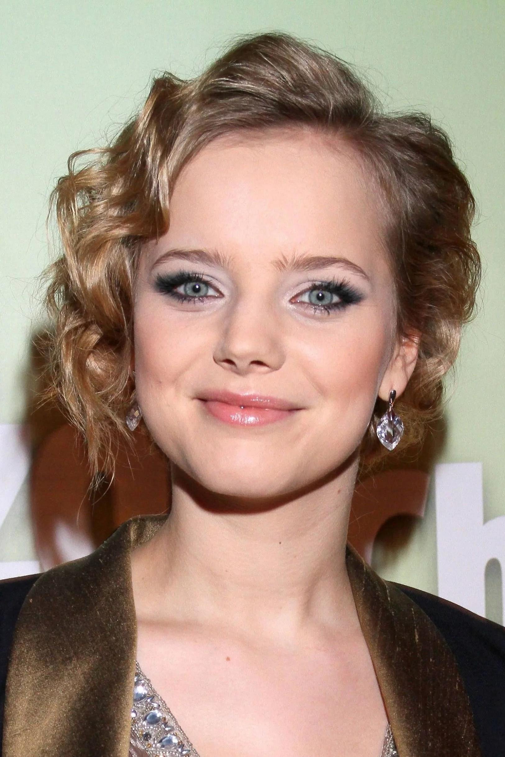 Justyna Schneider backdrop