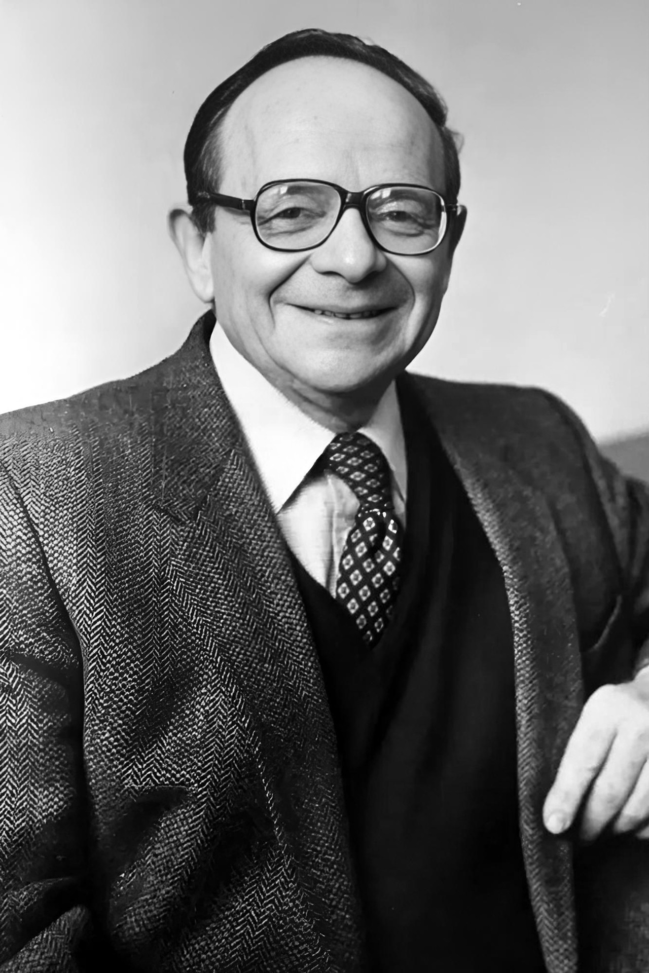 Henri Alleg backdrop