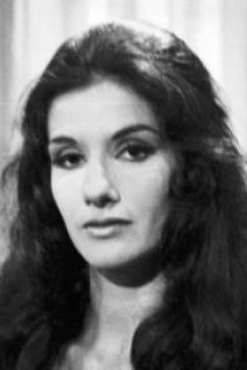 Suzana de Moraes backdrop