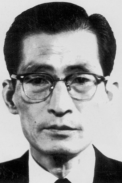 Lee Yong-min backdrop