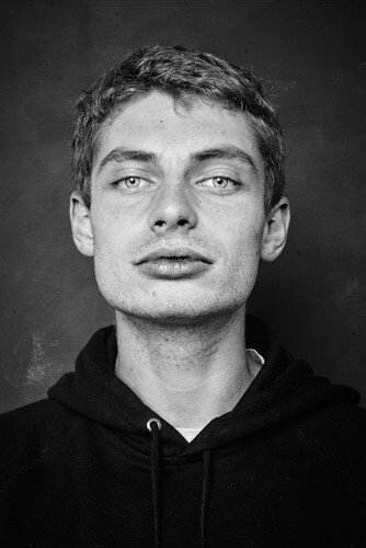 Rafaël Koen backdrop