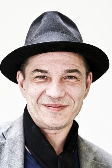 Andreas Hykade backdrop