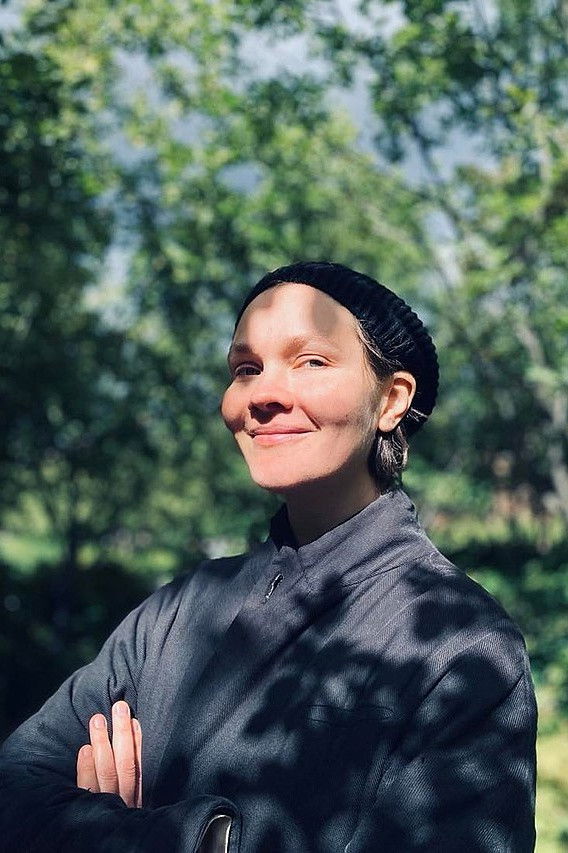 Alexandra Strelyanaya backdrop