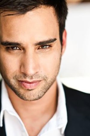 Robert Tena backdrop