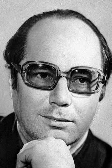 Kirill Rapoport backdrop