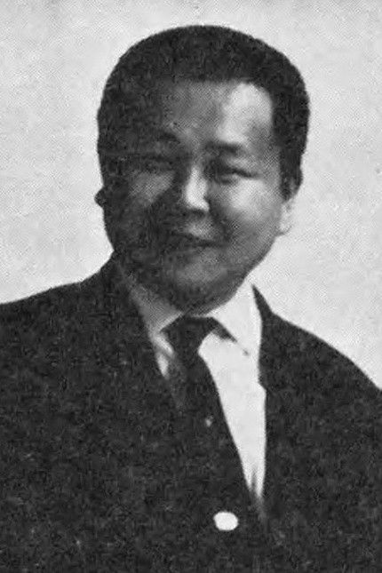 Shigechika Satō backdrop