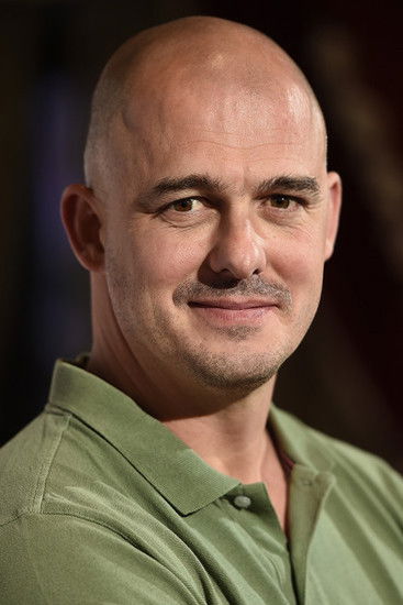 Pablo Iraburu backdrop