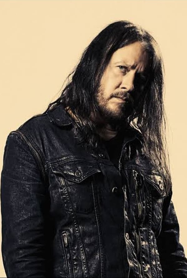 Troi Mëklahorn backdrop