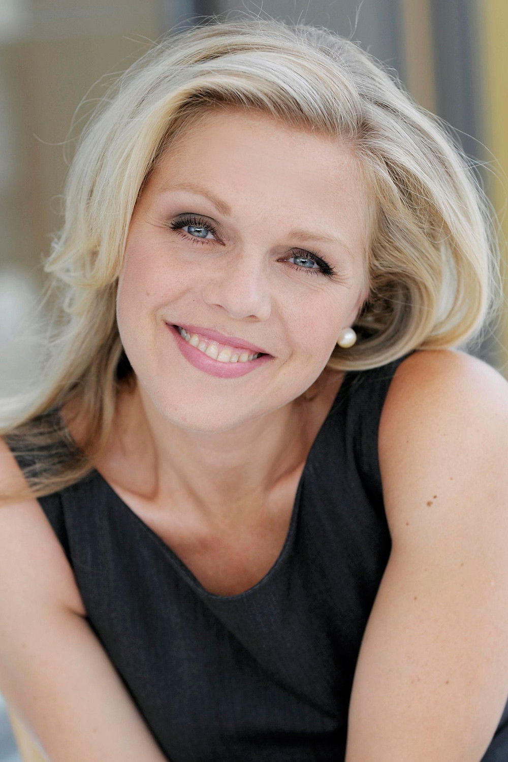 Miah Persson backdrop