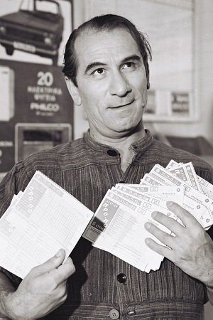 Kostas Hatzihristos backdrop