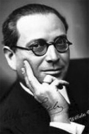 Max de Vaucorbeil backdrop