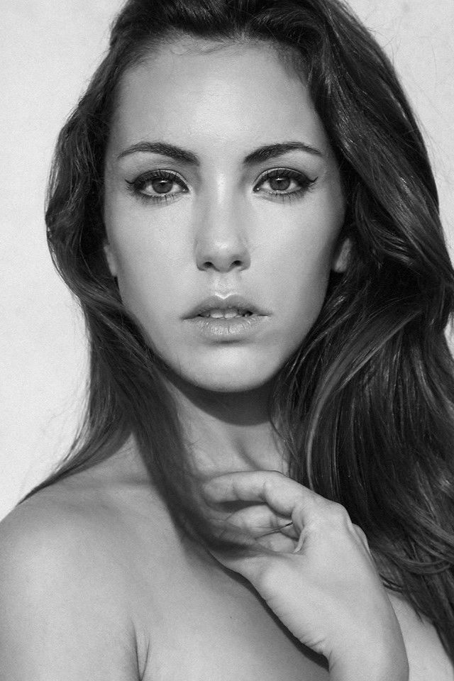 Anna Gonzalvo backdrop