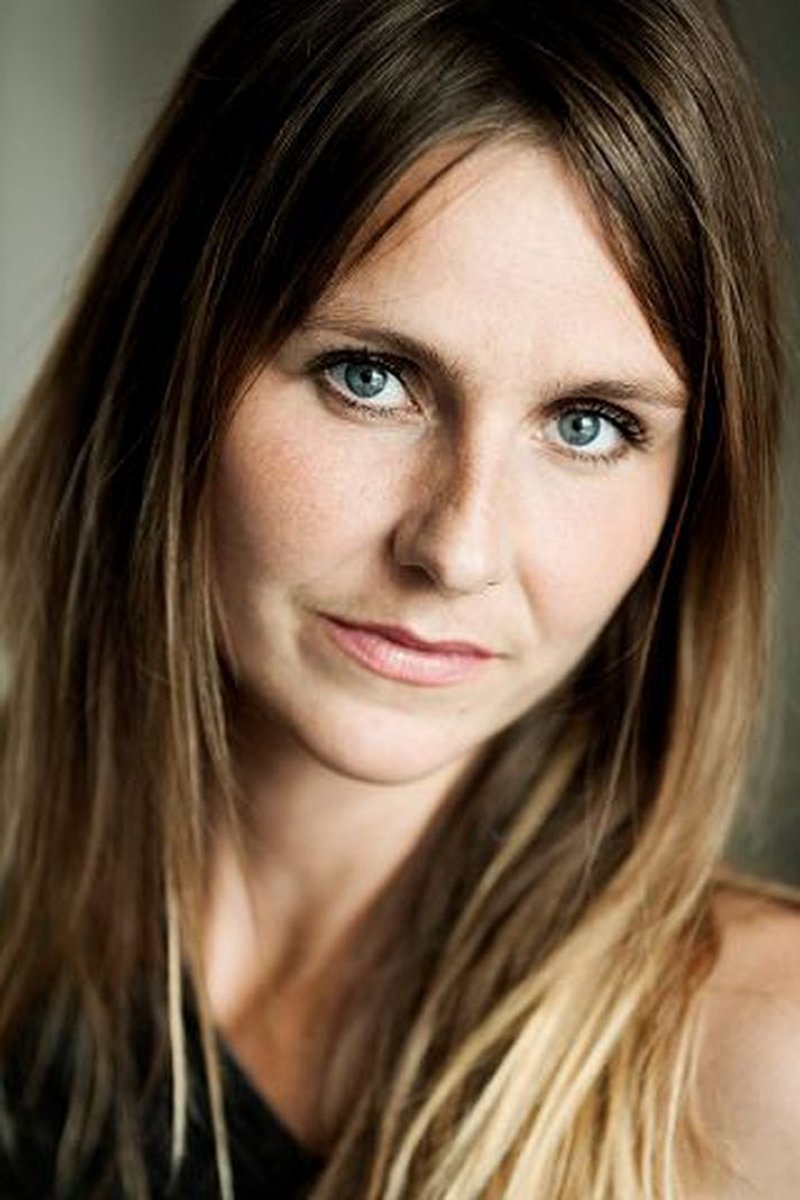 Stefania Omarsdottir backdrop