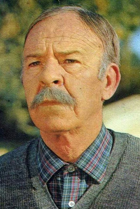 Lavrentis Dianellos backdrop