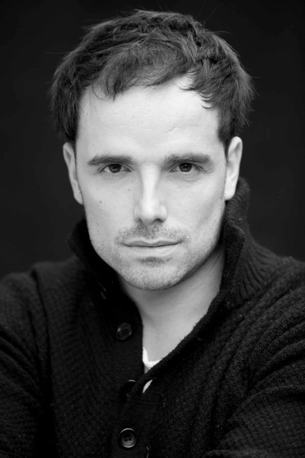 Chema León backdrop