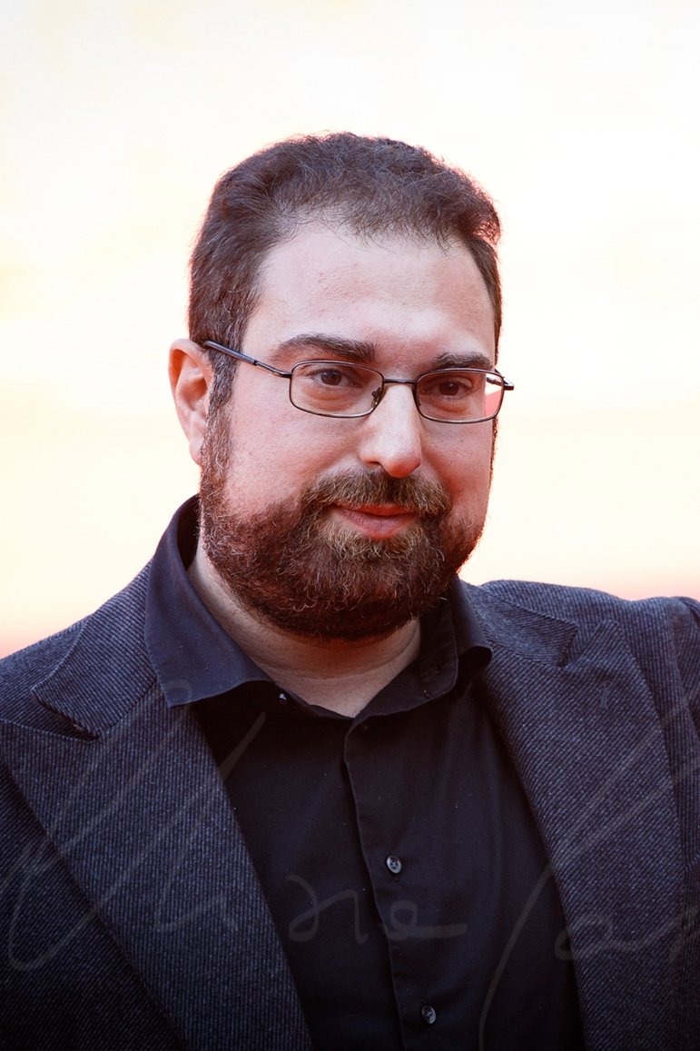 Daniele Misischia backdrop