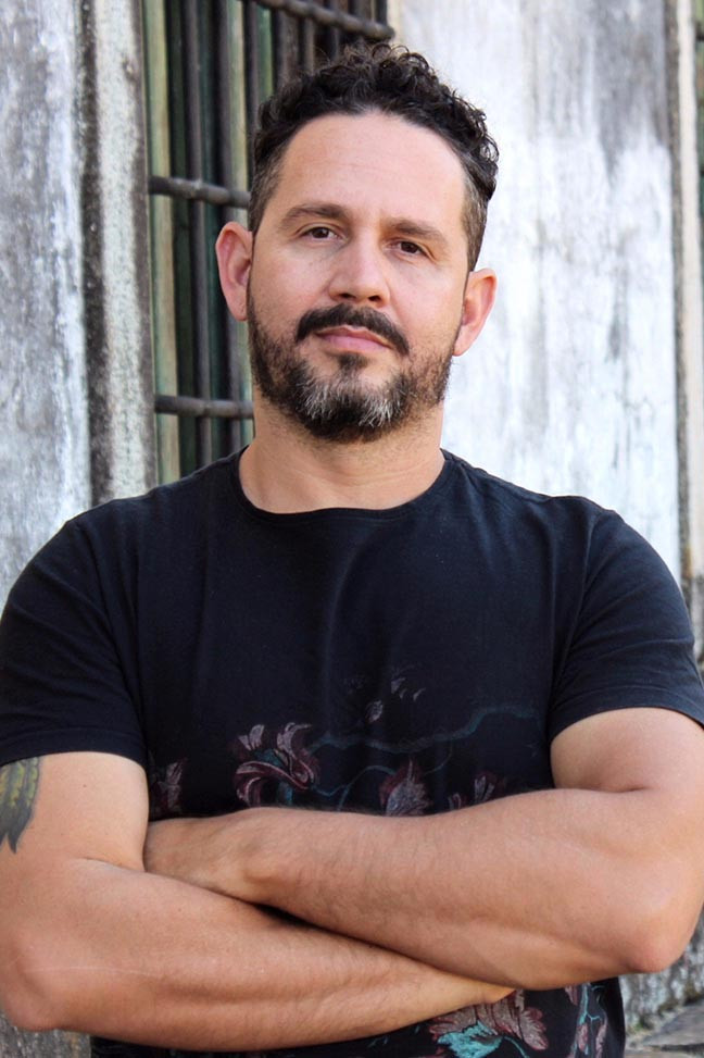 Aly Muritiba backdrop