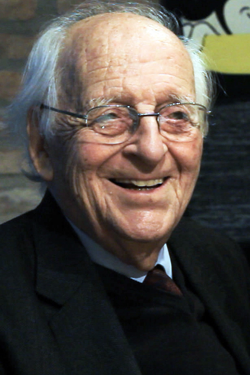 Manuel Antín backdrop