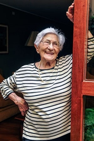 Élide Brero backdrop