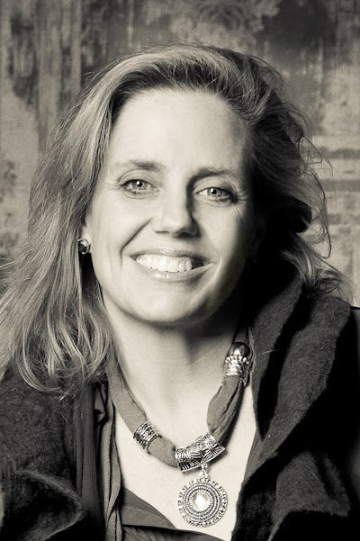 Geralyn White Dreyfous backdrop