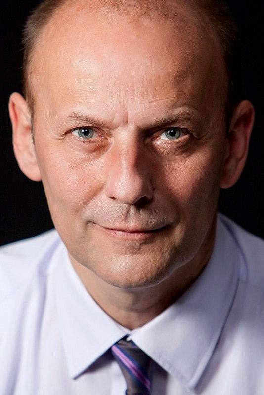 Tamás Tóth backdrop