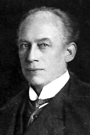 Ferdinand Bonn backdrop