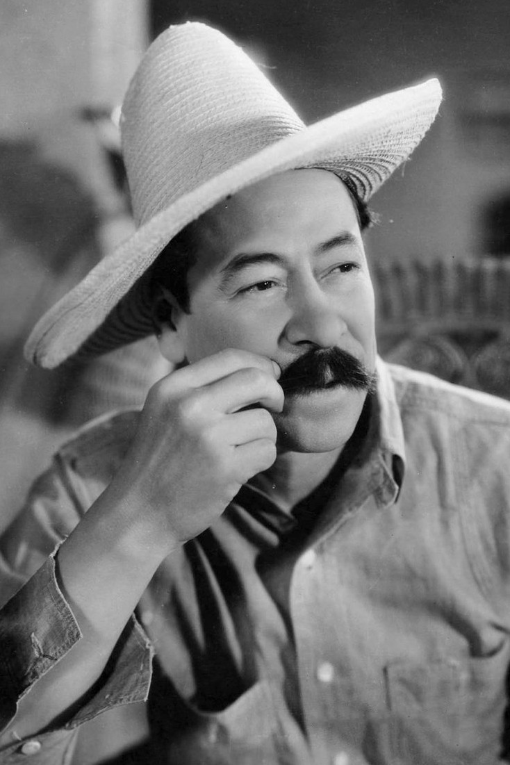 Carlos López backdrop